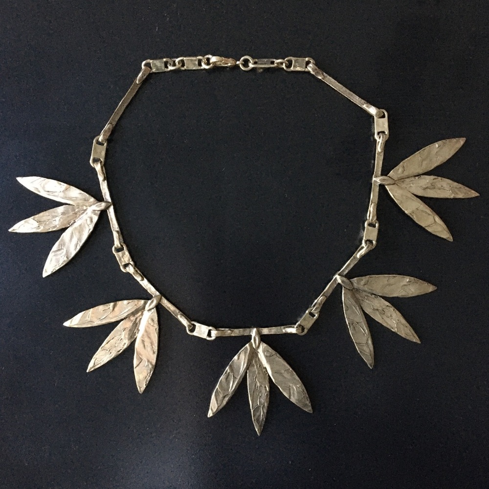 ⭐️Price Drop!⭐️ Valentino Hammered Leaves Necklace